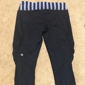 Women’s lulu crops size 4